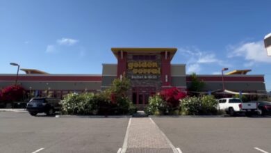 golden corral lunch hours