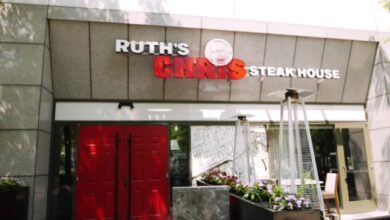 ruth chris lunch hours